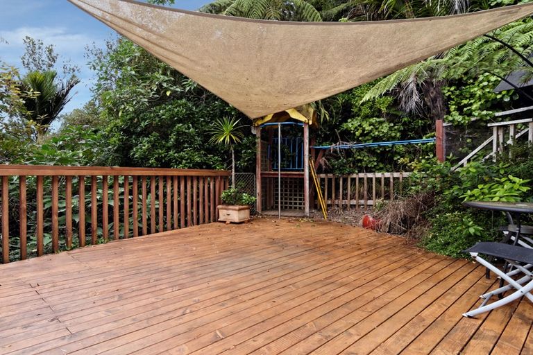 Photo of property in 201 Shaw Road, Titirangi, Auckland, 0604