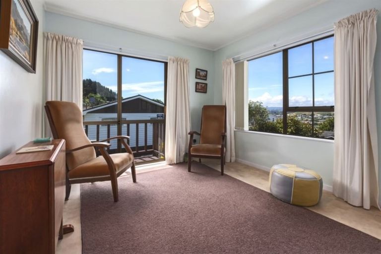 Photo of property in 2 Saint Aidans Way, Tawa, Wellington, 5028