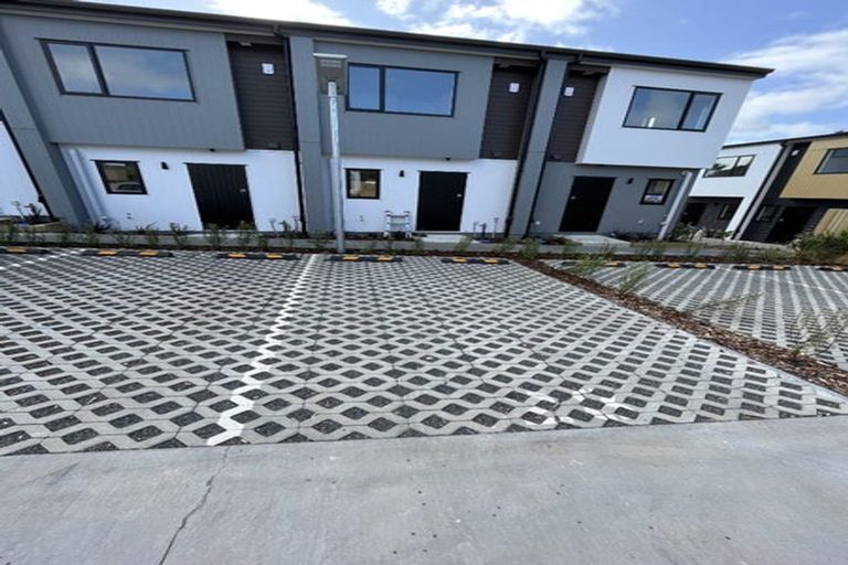 Photo of property in 29/241 Don Buck Road, Massey, Auckland, 0614