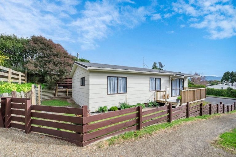Photo of property in 60a Aorangi Road, Paraparaumu, 5032