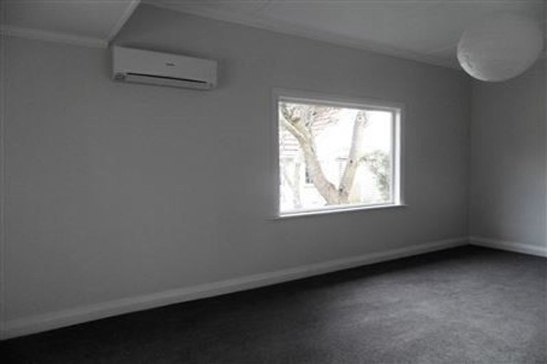 Photo of property in 16 Moana Road, Kelburn, Wellington, 6012