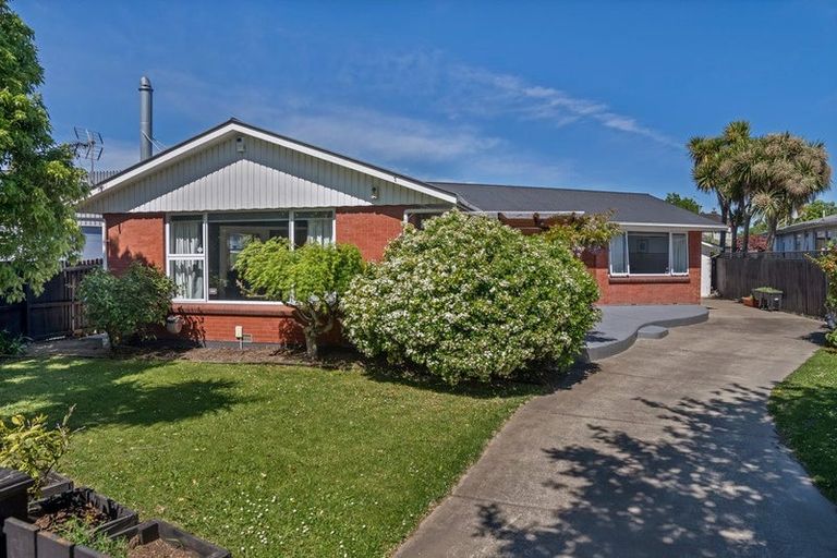 Photo of property in 21 Kent Lodge Avenue, Avonhead, Christchurch, 8042