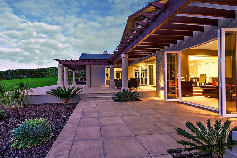 Photo of property in 21 Potts Road, Whitford, Howick, 2571