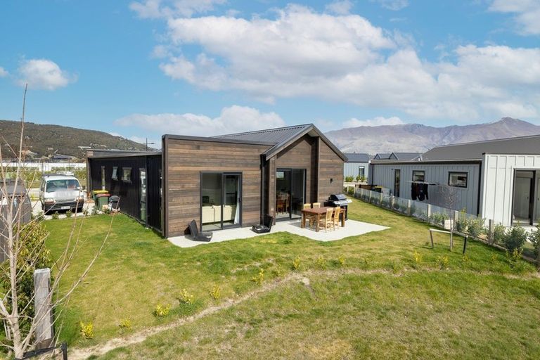 Photo of property in 5 Mount Creighton Crescent, Wanaka, 9305