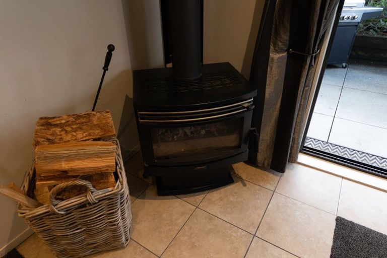 Photo of property in 39 Tennyson Avenue, Kelvin Grove, Palmerston North, 4414