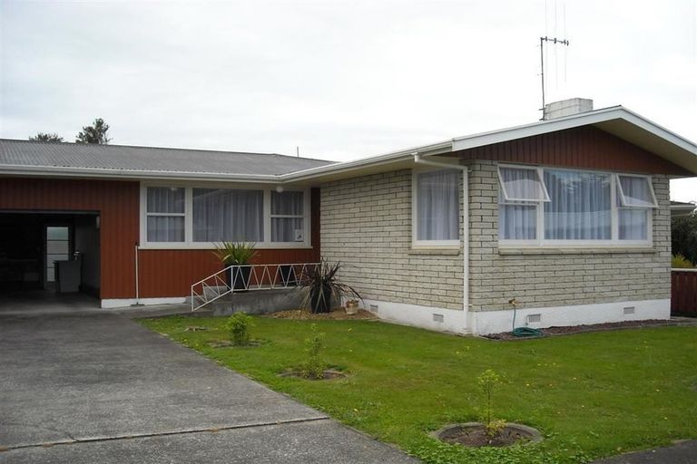 Photo of property in 44 Karaka Crescent, Levin, 5510