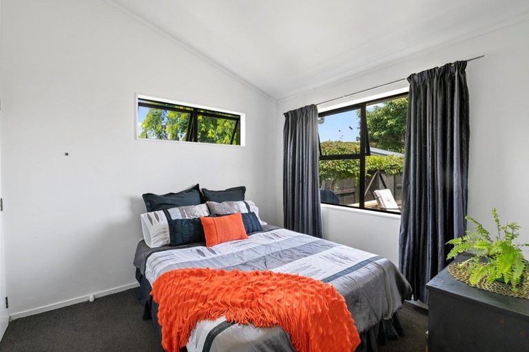 Photo of property in 6 Highbury Drive, Levin, 5510
