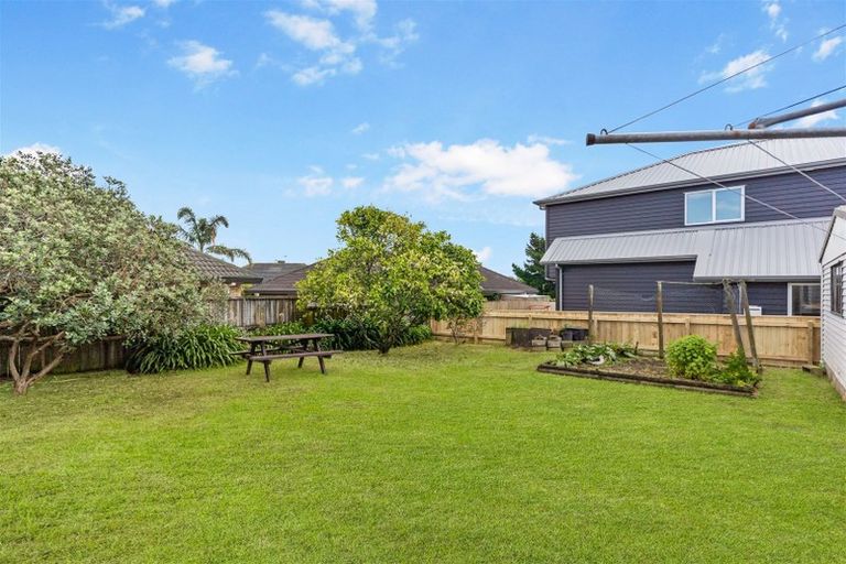 Photo of property in 2 Preston Avenue, Belmont, Auckland, 0622