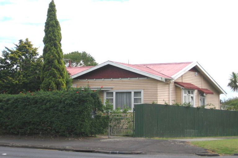 Photo of property in 3145 Great North Road, New Lynn, Auckland, 0600