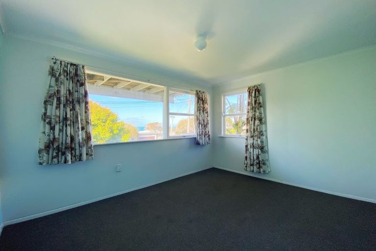 Photo of property in 1/28 Rangitoto Terrace, Milford, Auckland, 0620