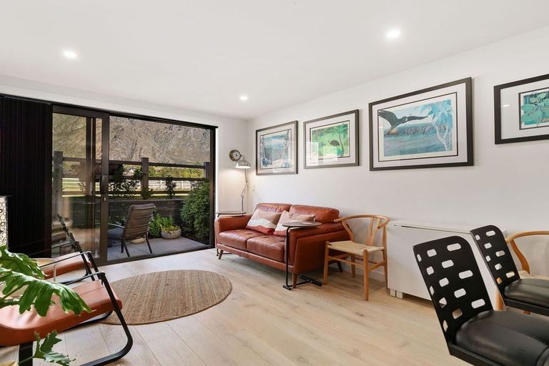 Photo of property in 33 Ryan Loop, Jacks Point, 9371