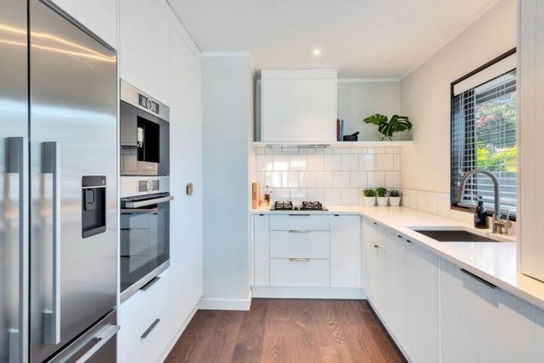 Photo of property in 1/8 Commodore Parry Road, Castor Bay, Auckland, 0620