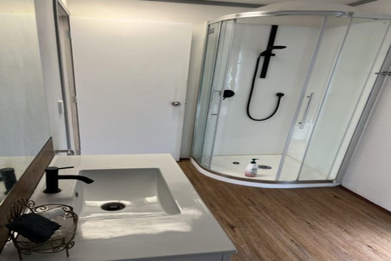 Photo of property in 35 Eugenia Rise, Totara Heights, Auckland, 2105