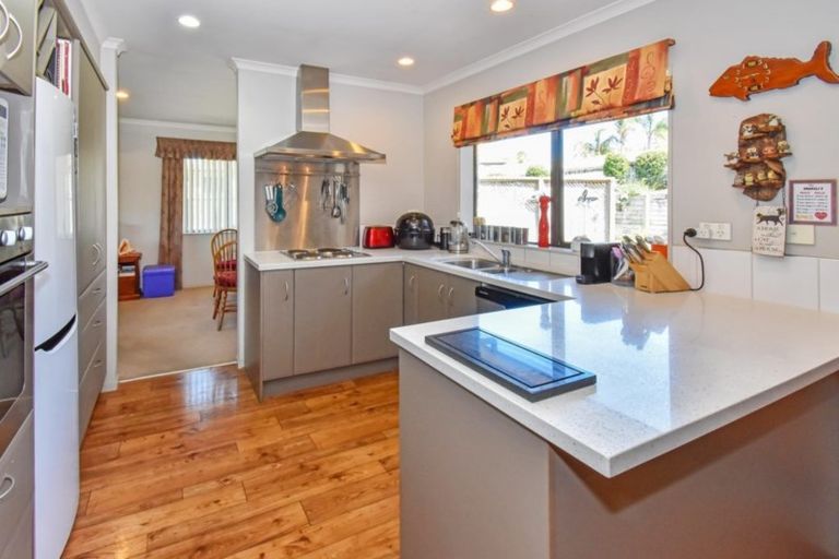 Photo of property in 7 Beverage Place, Rosehill, Papakura, 2113