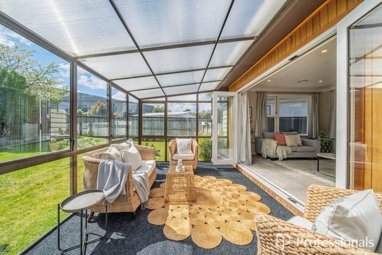 Photo of property in 18 Barberry Grove, Maungaraki, Lower Hutt, 5010