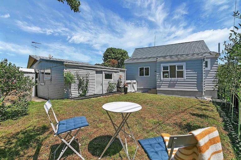 Photo of property in 31 Mahara Avenue, Birkenhead, Auckland, 0626