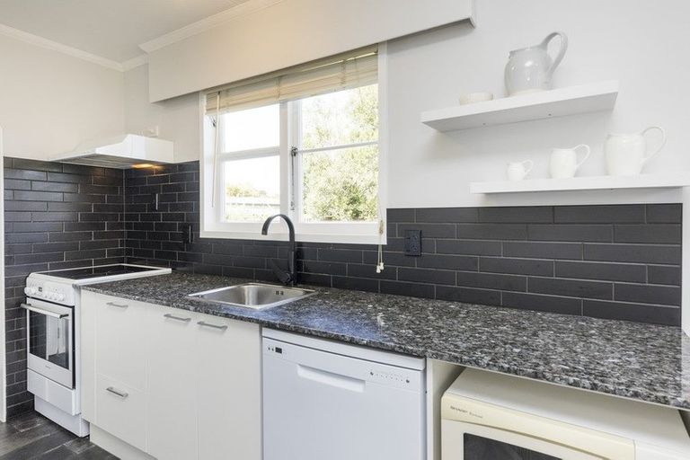 Photo of property in 30 Ruamahanga Crescent, Terrace End, Palmerston North, 4410