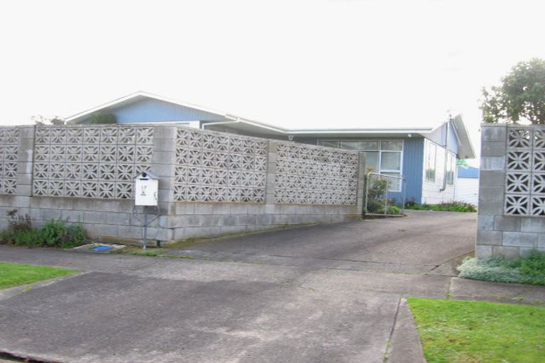 Photo of property in 17 Palliser Place, Milson, Palmerston North, 4414