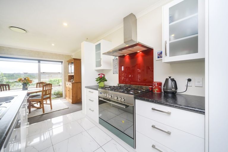 Photo of property in 20 Lorenzo Place, Kelvin Grove, Palmerston North, 4414