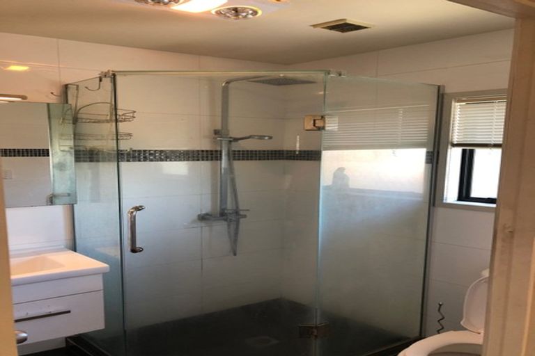 Photo of property in 8 Blethyn Place, Te Atatu South, Auckland, 0610