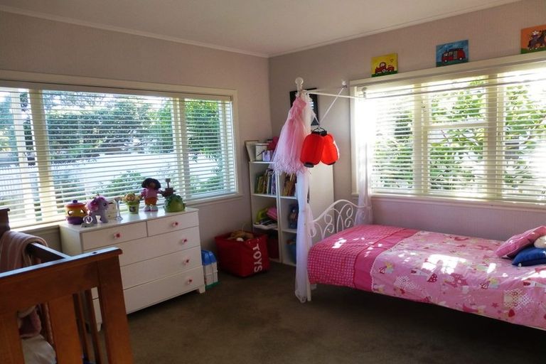 Photo of property in 6 Nelson Avenue, Northcote Point, Auckland, 0627