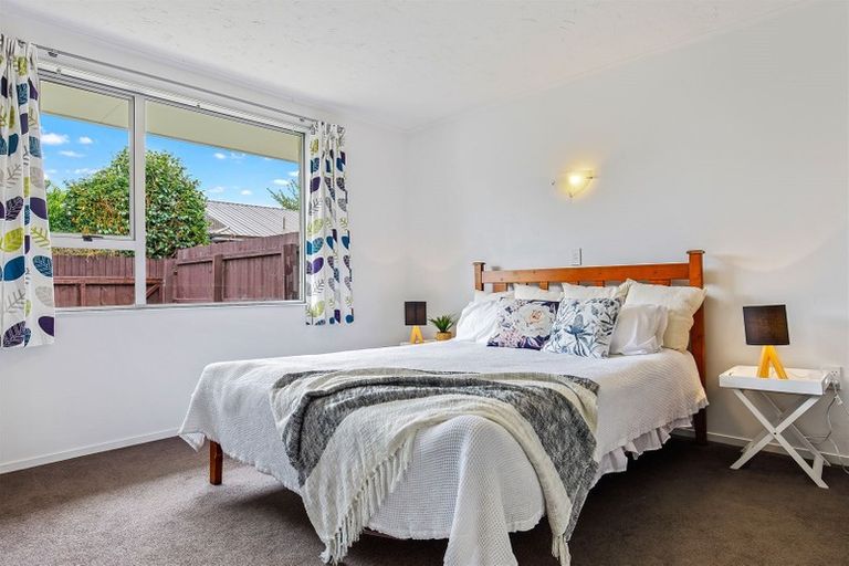 Photo of property in 2/51 Ambleside Drive, Burnside, Christchurch, 8053
