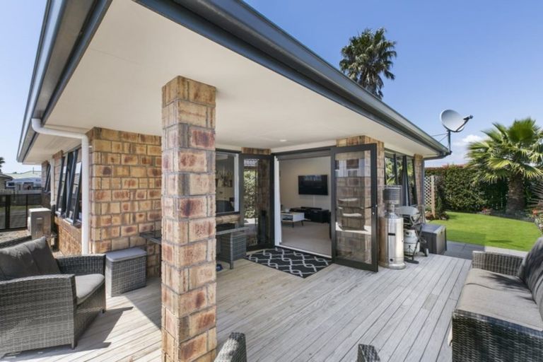 Photo of property in 9 Ella Place, Papamoa Beach, Papamoa, 3118