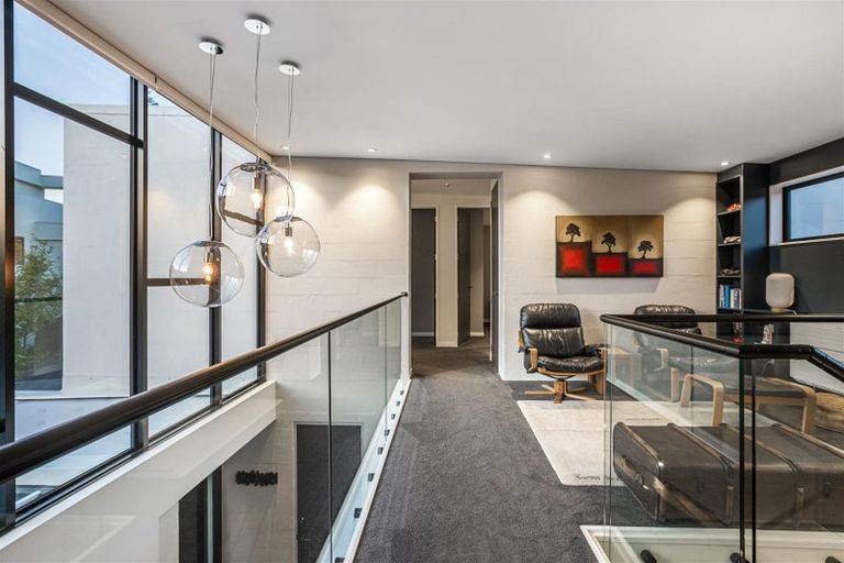 Photo of property in 2a Peter Terrace, Castor Bay, Auckland, 0620
