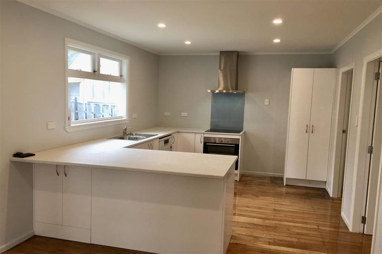 Photo of property in 13 Brazier Grove, Paraparaumu, 5032