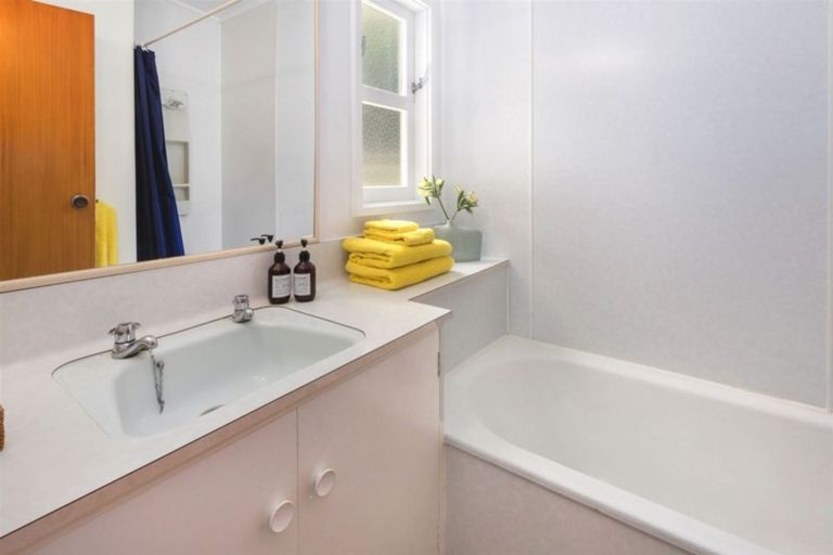 Photo of property in 42b Nikau Street, Eastbourne, Lower Hutt, 5013