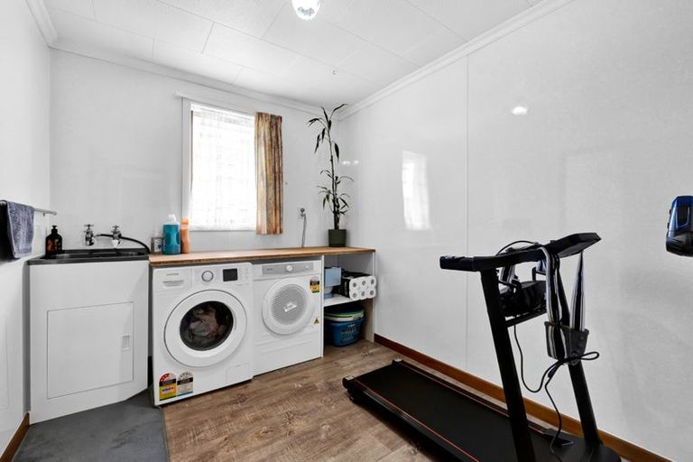 Photo of property in 180 Waihi Road, Hawera, 4610