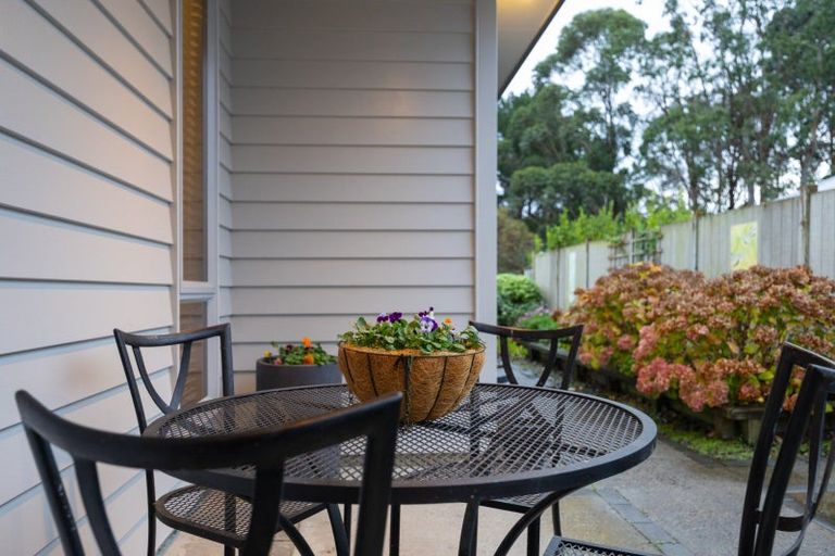 Photo of property in 100 Ruapehu Drive, Fitzherbert, Palmerston North, 4410