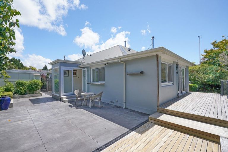 Photo of property in 17 Joyce Crescent, Ilam, Christchurch, 8041