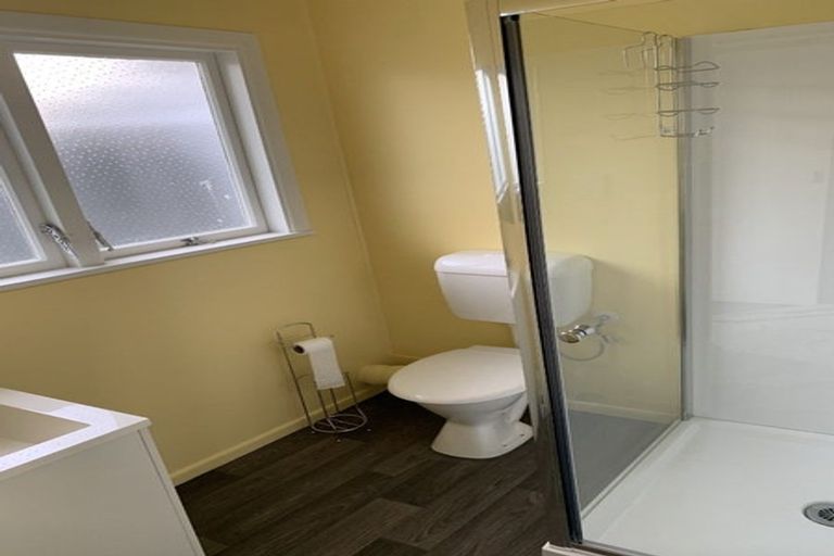 Photo of property in 2/10 Ron Keat Drive, Papakura, 2110