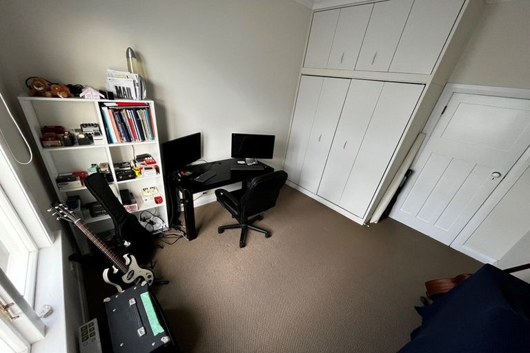 Photo of property in 6 Apuka Street, Brooklyn, Wellington, 6021