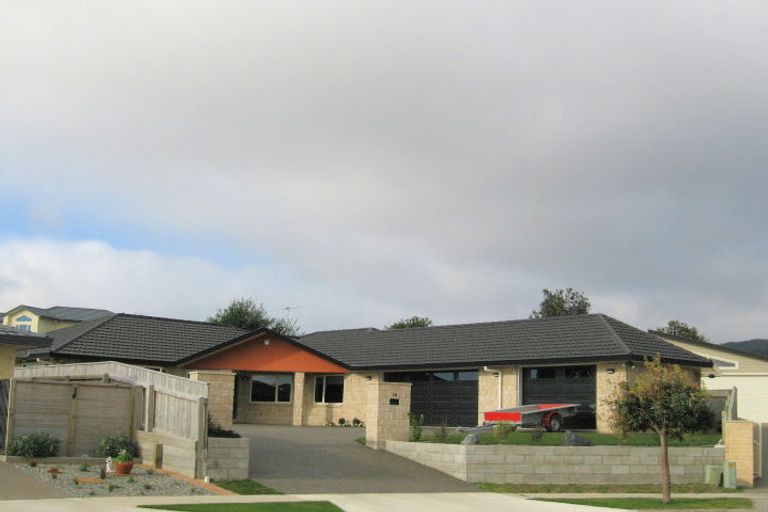 Photo of property in 11 Datum Way, Paraparaumu, 5032