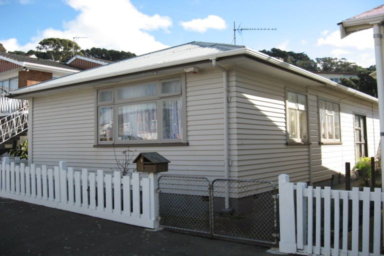 Photo of property in 2 Tully Street, Kilbirnie, Wellington, 6022
