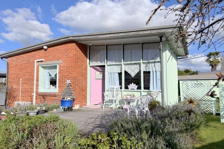 Photo of property in 11 Waverley Street, Waipawa, 4210