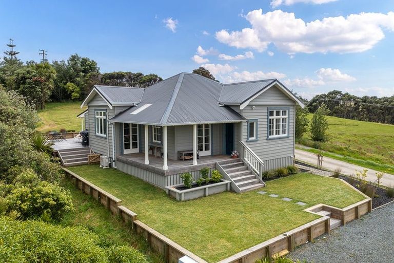 Photo of property in 204 Cape Rodney Road, Leigh, 0985