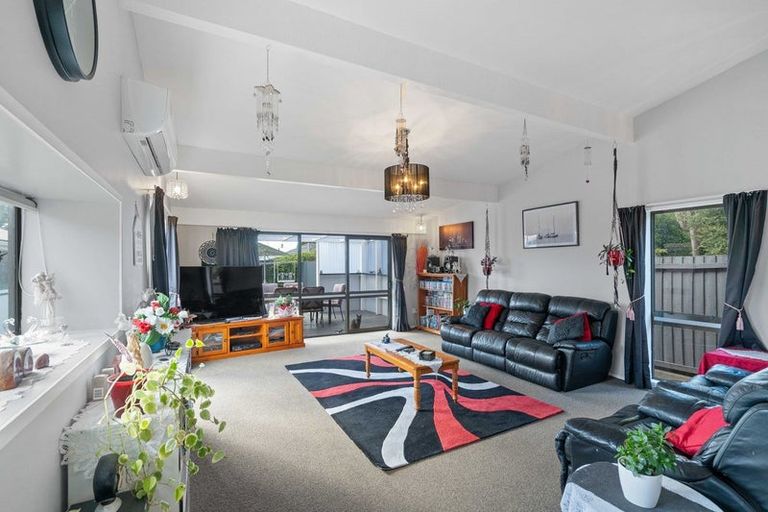 Photo of property in 22 Glenora Place, Hornby, Christchurch, 8042