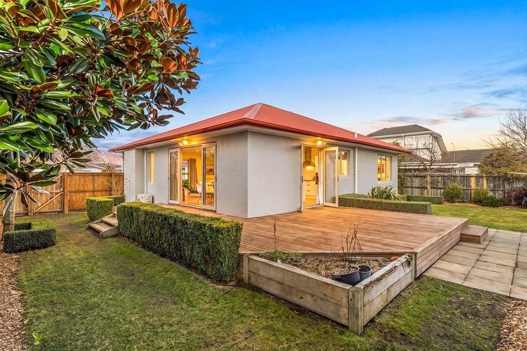 Photo of property in 5 Nortons Road, Avonhead, Christchurch, 8042
