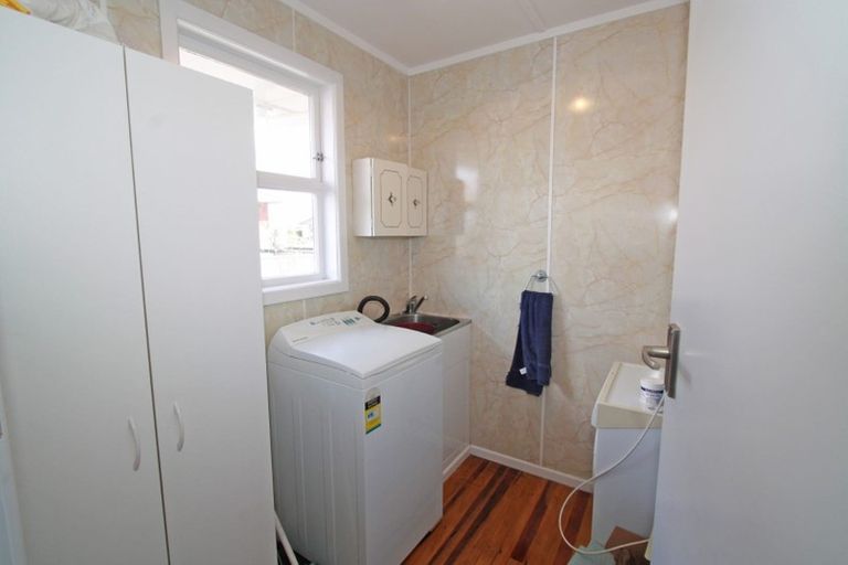 Photo of property in 9 Manu Crescent, Upper Vogeltown, New Plymouth, 4310