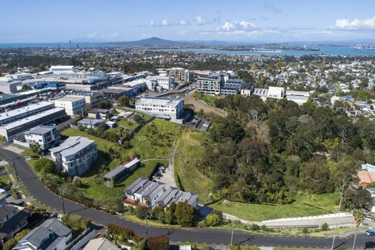 Photo of property in 8a Huka Road, Birkenhead, Auckland, 0626