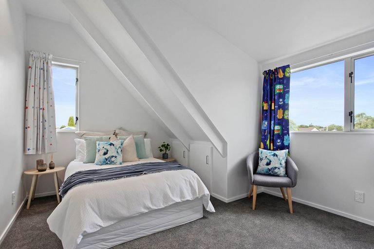 Photo of property in 4 Pyatt Place, Redwood, Christchurch, 8051