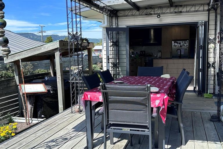 Photo of property in 9a Holden Avenue, Holdens Bay, Rotorua, 3010