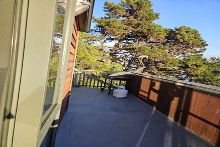 Photo of property in 16 Palliser Road, Roseneath, Wellington, 6011