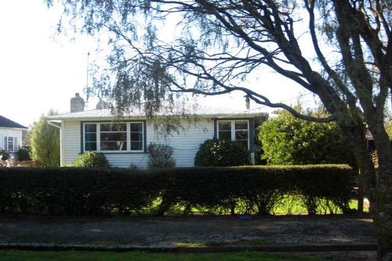 Photo of property in 74 Pembroke Street, Carterton, 5713