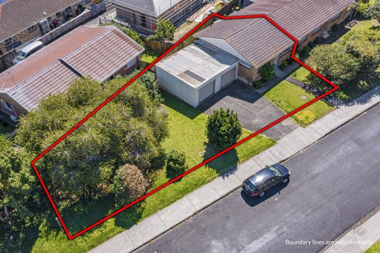 Photo of property in 2/62 Vera Road, Te Atatu South, Auckland, 0610