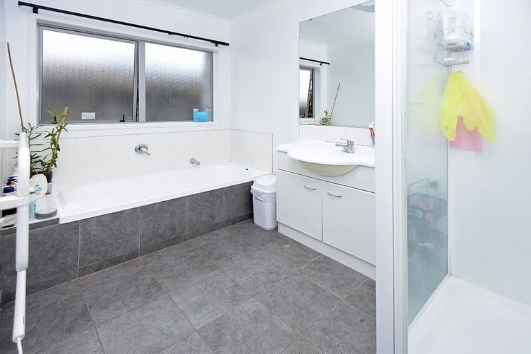 Photo of property in 9 Fitchburg Place, Mangere, Auckland, 2022