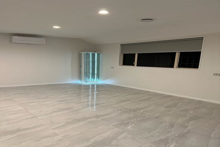 Photo of property in 17 Burgundy Park Avenue, Henderson, Auckland, 0612